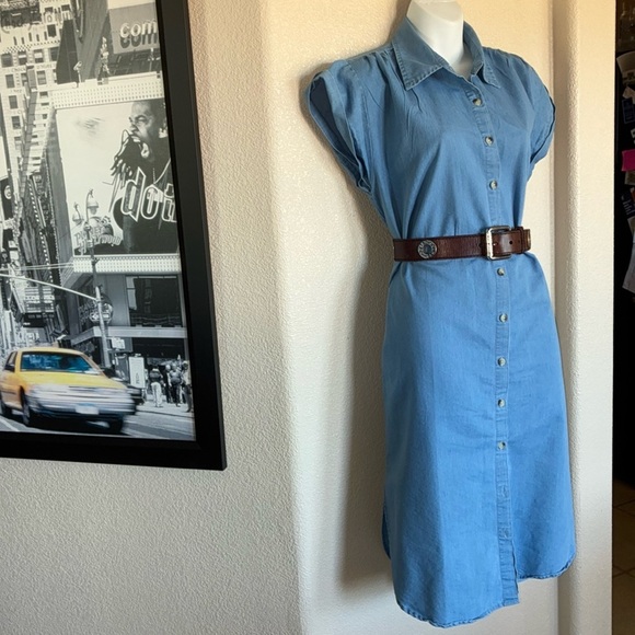 MICHAEL KORS Brown leather belt, monogram metal grommets & buckle. VTG S main image 9